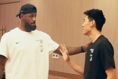 崔永熙回憶詹姆斯中國(guó)行:當(dāng)面請(qǐng)老詹再戰(zhàn)五年 老詹笑著拒絕